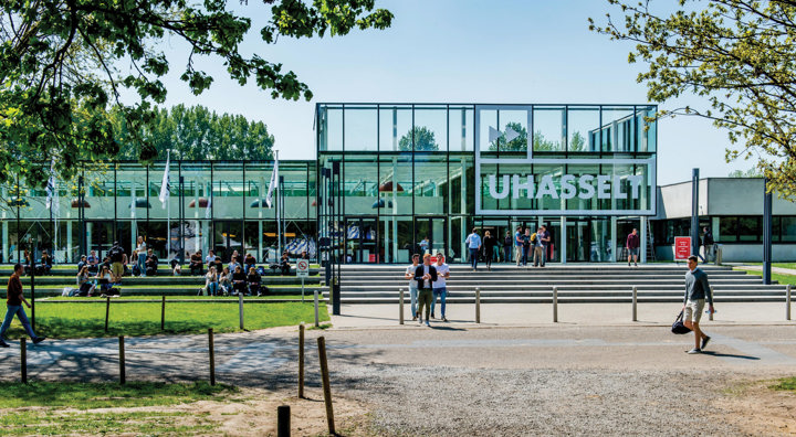 Gebouw D Mooi Weer Mei 2017 05